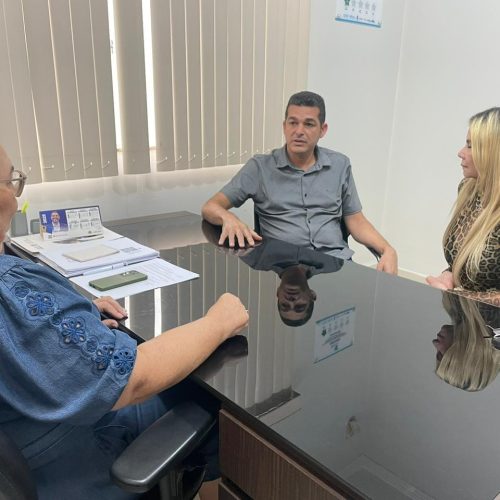 Vereador Adalto de Bandeirantes solicita implantação de CRAS em União Bandeirantes durante visita à SEMIAS