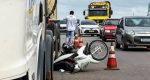 Caminhão-tanque passa por cima de motocicleta em cruzamento da BR-364 em Ji-Paraná