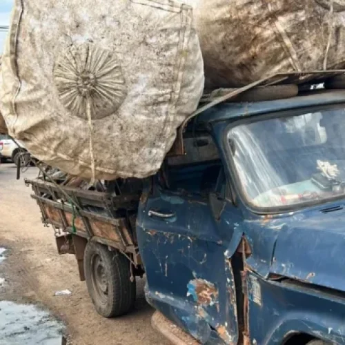 Caminhonete perde freio e é atingida por ônibus em Porto Velho