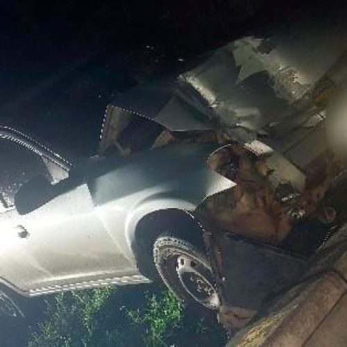 Motorista dorme ao volante e derruba poste em Porto Velho