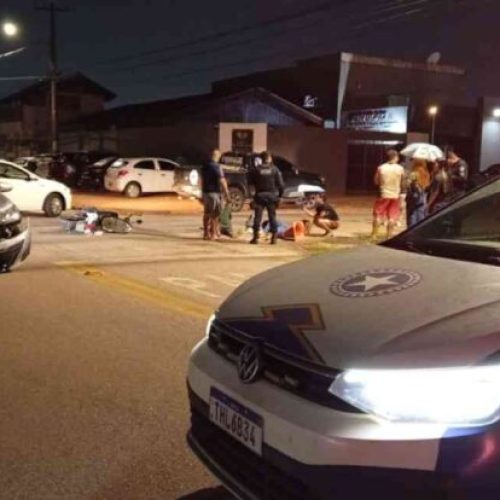 Casal fica ferido após colisão entre carro e moto no centro de Porto Velho
