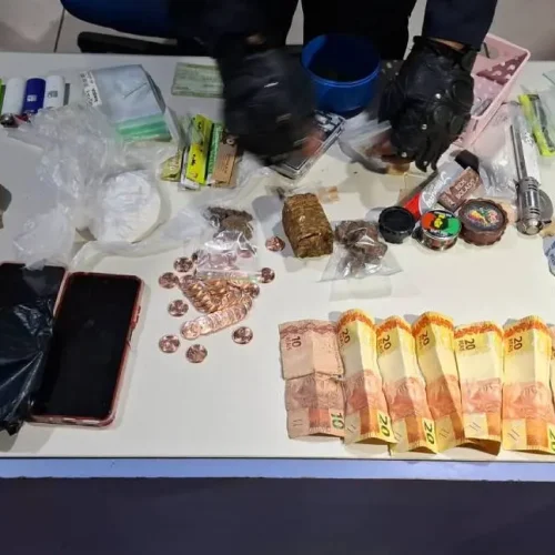 Casal ligado a facção é preso por tráfico no Socialista