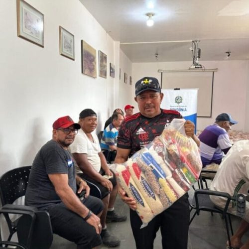 Trabalhadores avulsos do Porto de Porto Velho recebem mais uma remessa de cestas básicas do governo de RO