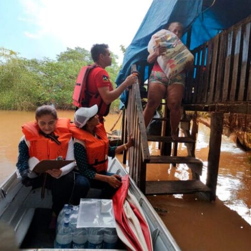 Governo de RO segue com entrega de cestas básicas e água potável para famílias atingidas pela enchente em Ji-Paraná