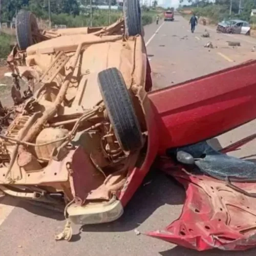 Colisão frontal entre Uno e Polo deixa um morto e três feridos na BR-421