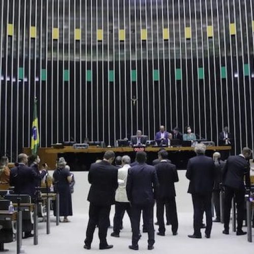 Texto que permite Mesa da Câmara suspender deputado será votado hoje