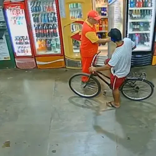 Criminoso armado assalta frentista e rouba dinheiro de posto de combustíveis em Porto Velho