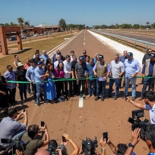 Cristiane Lopes participa da entrega das obras de revitalização do perímetro urbano de Itapuã do Oeste