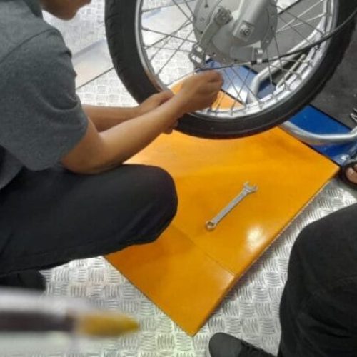 Adolescentes em cumprimento de medida socioeducativa realizam curso de mecânica em Ji-Paraná