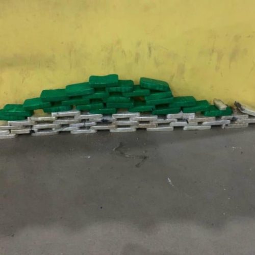 Caminhoneiro é preso com carregamento de pasta base de cocaína na BR-364