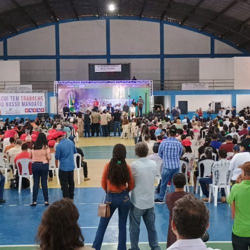 Entrega de títulos de terra para centenas de famílias da Gleba Aeroporto (Foto: Assessoria Parlamentar)