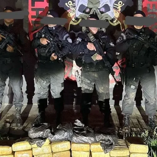 Homem é preso com mais de 60kg de drogas em veículo na capital