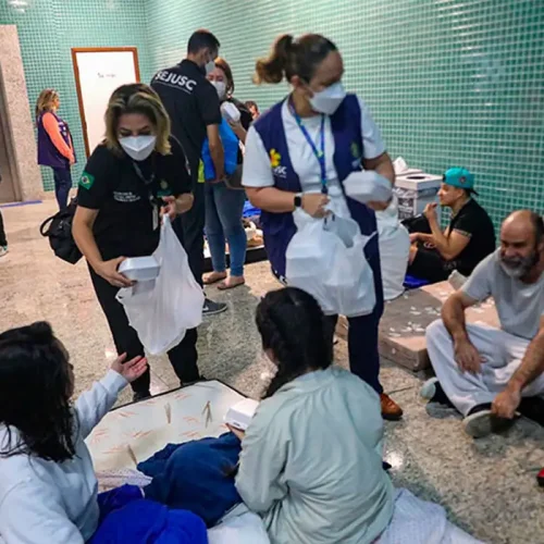 Voo da FAB com brasileiros deportados dos EUA chega a Minas Gerais