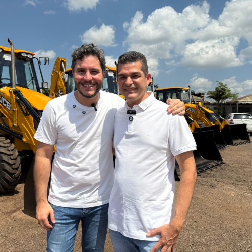 Adalto de Bandeirantes participa da entrega de retroescavadeiras para distritos de Porto Velho