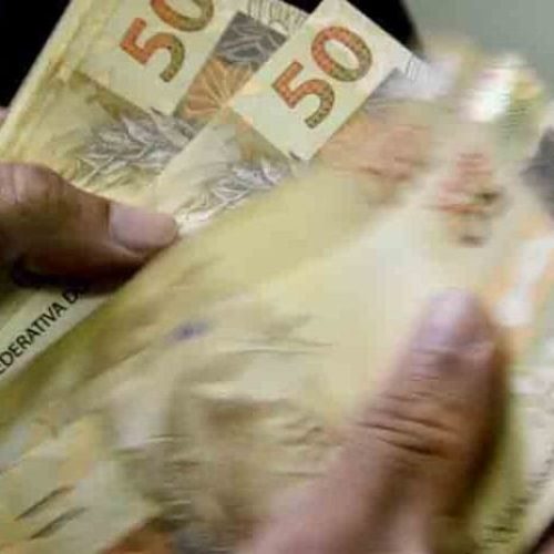 Primeira parcela do décimo terceiro deve ser paga até esta sexta