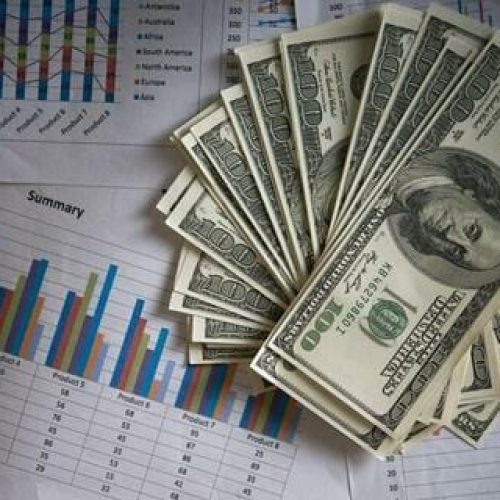 Economia: Dólar apresenta alta, após sequência de sete quedas