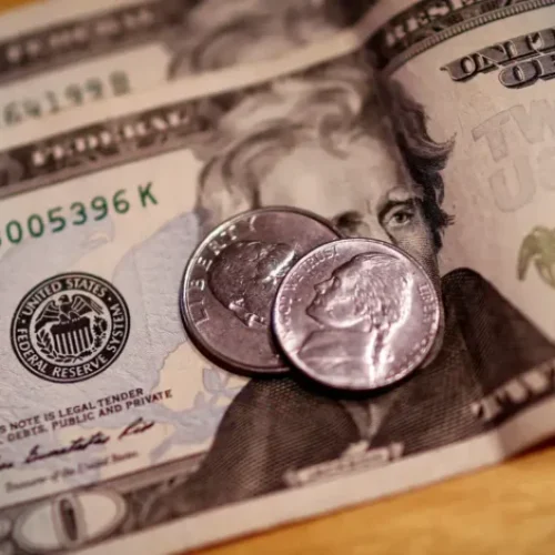 Economia: Dólar fecha abaixo de R$ 6 pela primeira vez em duas semanas