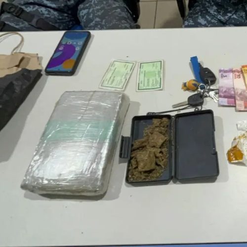 Casal é preso com drogas em fundo falso no banco do carro em Porto Velho