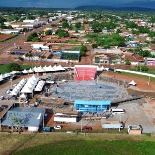 Bumbódromo pronto para o espetáculo Duelo na Fronteira que movimenta a Pérola do Mamoré