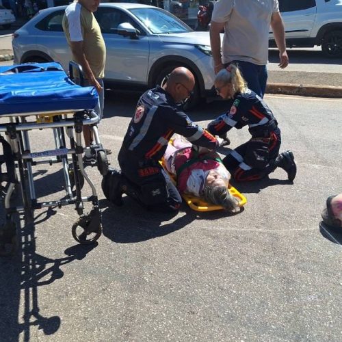 Duas mulheres ficam feridas em colisão de motocicletas na Avenida Nações Unidas