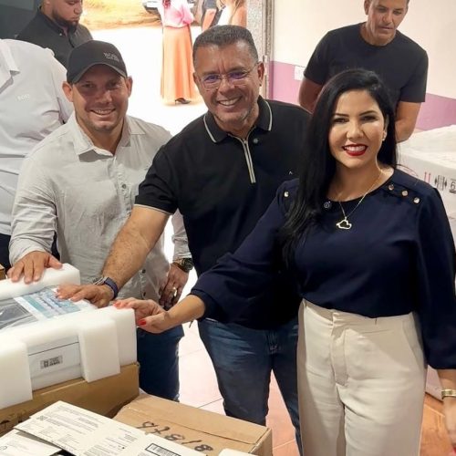 Cristiane Lopes entrega equipamentos e mobílias a 9 UBSs de Nova Mamoré