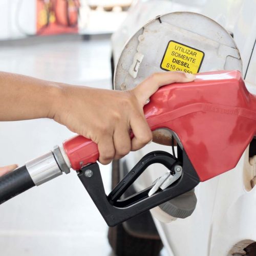 Cláudia de Jesus propõe adesão a regime emergencial para reduzir impacto do preço dos combustíveis em RO