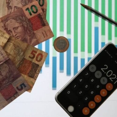 Mercado reduz projeção de inflação e prevê crescimento da economia