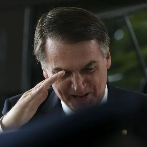 Relatório da PF diz que Bolsonaro movimentou R$ 30,5 milhões em um ano