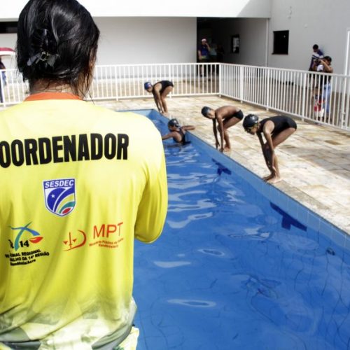 Projeto Voar oferece novas vagas para aulas de natação e jiu-jitsu a crianças e adolescentes em 2026
