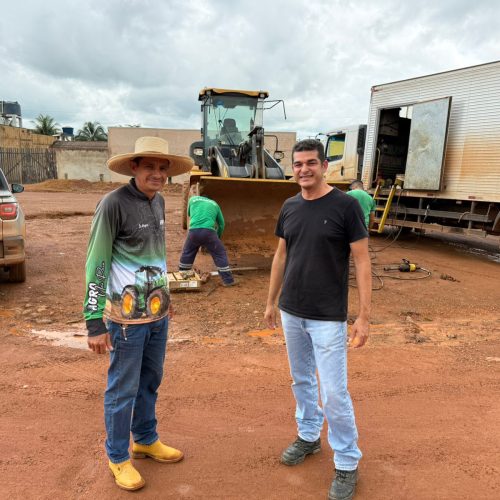 Vereador Adalto de Bandeirantes fiscaliza manutenção de máquina e reforça pedidos à Prefeitura em União Bandeirantes