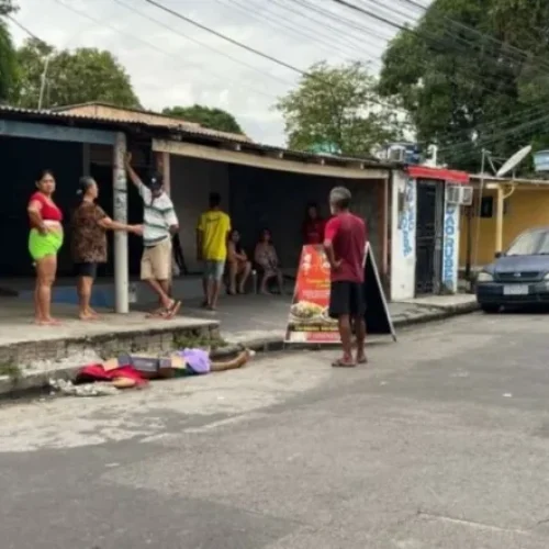 Com ferimento de arma branca, corpo é encontrado na zona leste