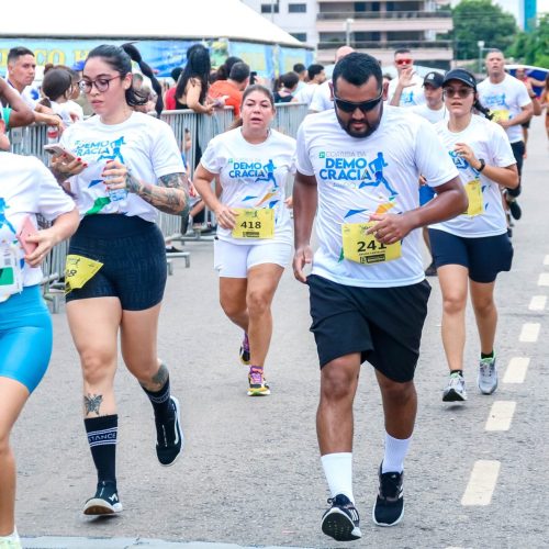 3ª Corrida da Democracia reúne 2.400 inscritos em celebração aos 42 anos da Alero