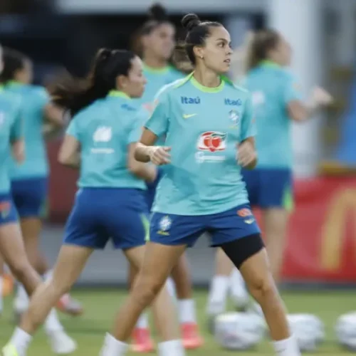 Seleção feminina realiza primeiro treino com todas as convocadas