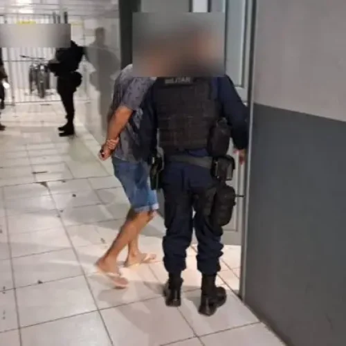 Filho agride pai de 74 anos, enfrenta policiais e acaba preso em Porto Velho