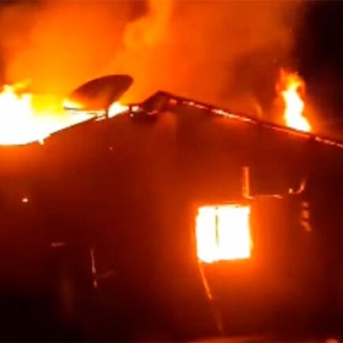 Fogo destrói residência na zona sul de Porto Velho