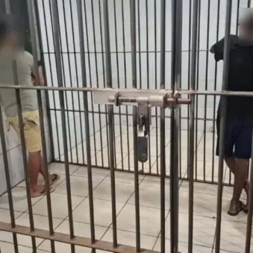 Força Tática prende dupla e apreende drogas escondidas em cano de PVC no centro de Porto Velho