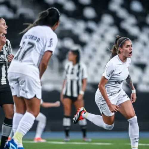 Corinthians bate Botafogo e mantém liderança do Brasileiro Feminino