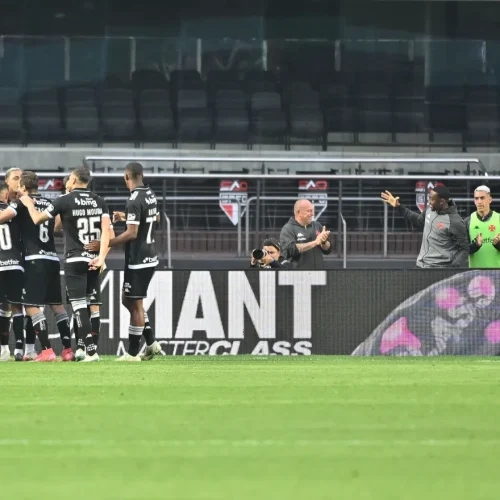 Brasileirão: veja chances de rebaixamento de Santos e Vasco após goleada