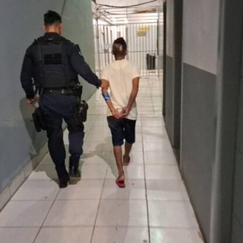 Homem agride vizinho com pedaço de madeira após conflito em condomínio na região central da capital