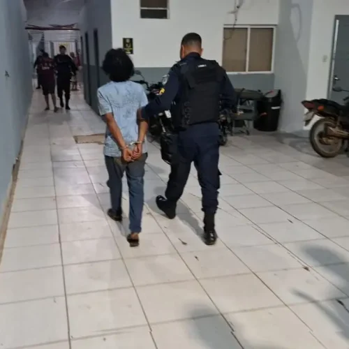 Homem é esfaqueado e atingido com paulada na cabeça em Candeias do Jamari; suspeito é preso