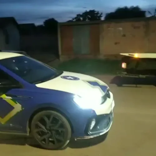 Homem é preso após tentar atropelar ex-esposa e fugir em alta velocidade pelas ruas de Porto Velho