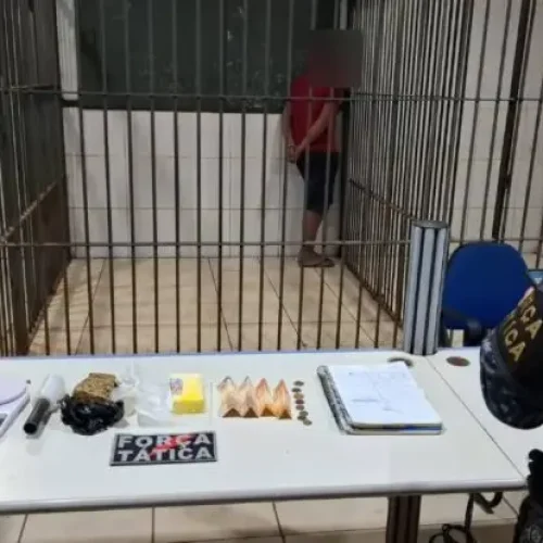 Homem é preso pela Força Tática com drogas e material do tráfico no bairro Planalto