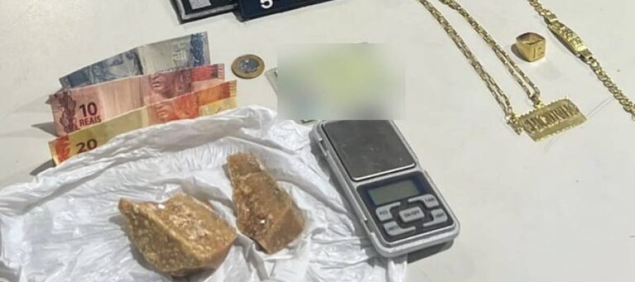Homem é preso por tráfico de drogas após resistir a abordagem policial na capital