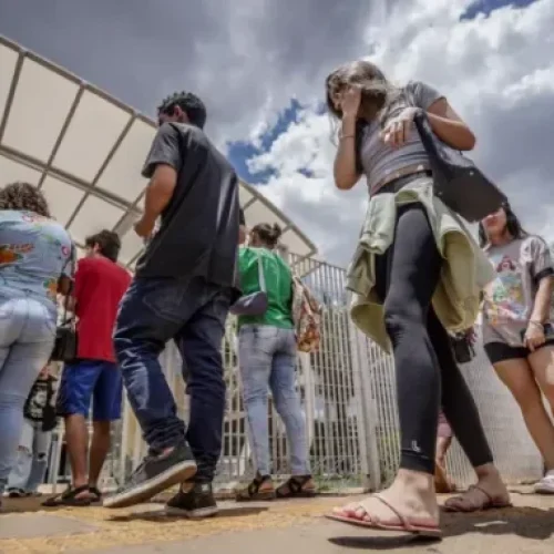 Ilú Obá de Min faz a tradicional lavagem da rua Treze de Maio, em SP