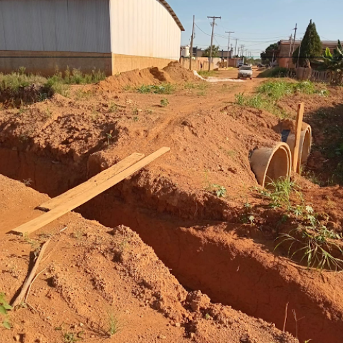 DESCASO E DIFICULDADES: Moradores de União Bandeirantes clamam por limpeza, encascalhamento e conserto de pontes