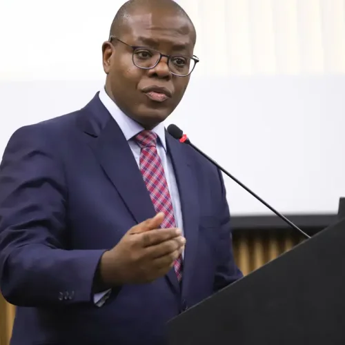 PF indicia ex-ministro Silvio Almeida por importunação sexual