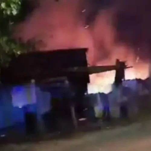 Incêndio destrói residência no centro de Porto Velho
