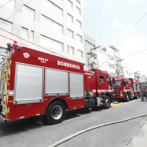Explosão de galpão com fogos de artifício mata uma pessoa em São Paulo