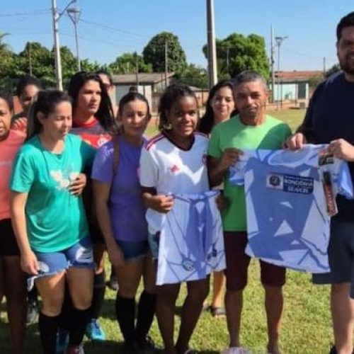 Jean Oliveira apoia esporte com distribuição de kits em Espigão e Pimenta