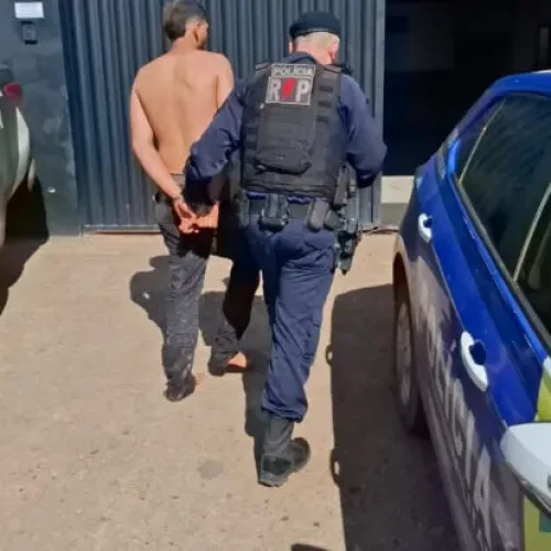 Jovem de 18 anos é preso por agredir companheira na zona Leste